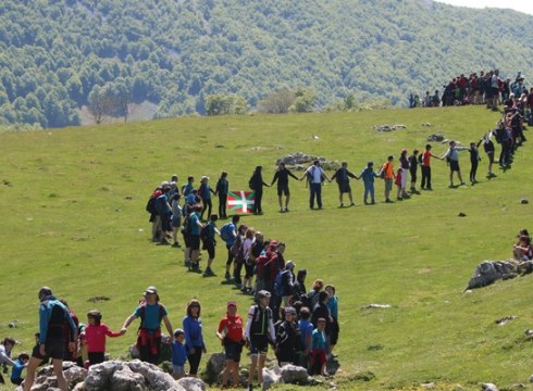 09.00etan irtengo dira Gure Esku Dago-ren gizakaterako autobusak Untzagatik