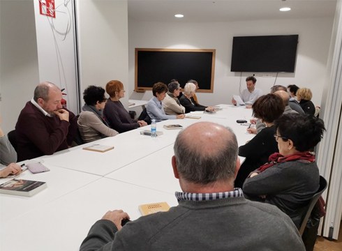 Helduen gaztelerazko irakurketa kluberako izen-ematea zabalik Juan San Martin liburutegian