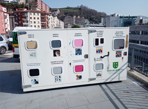 1060kg kafe-kapsula bildu dira minigarbiguneetan zerbitzua hasi zenetik