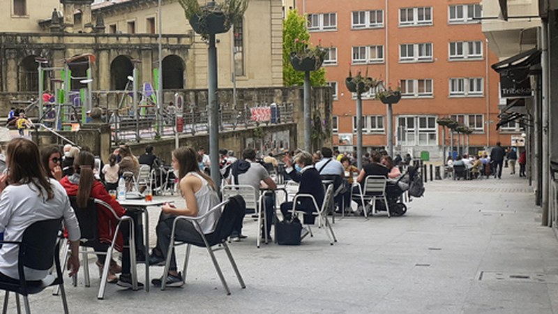 Euskadik 01: 00era aurreratu du jardueren itxiera, eta hiriguneetan maskara derrigorrezkoa izango da