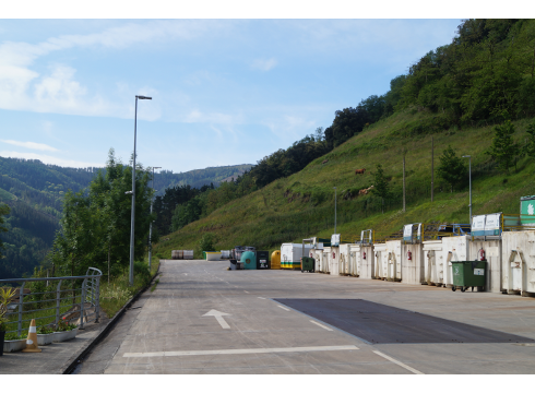 Garbiguneetan plastikoak biltzeko zerbitzu berria abiatu dute