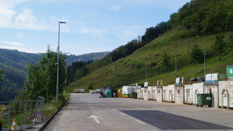 Garbiguneetan plastikoak biltzeko zerbitzu berria abiatu dute