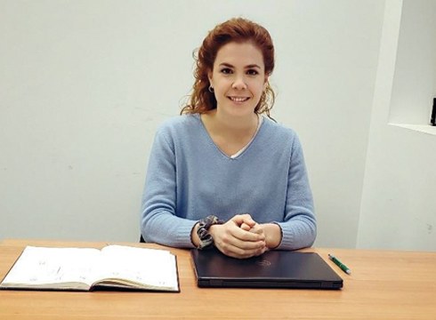 Laura Mongelos, psikologoa: “Erretzen taldean hasten bagara, zergatik ez laga taldean?”