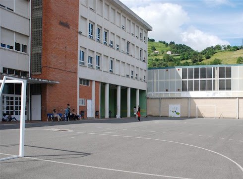 Amaña eta Urkiko eskoletako patioak zabalduko dituzte arratsaldez, eskola-orduetatik kanpo