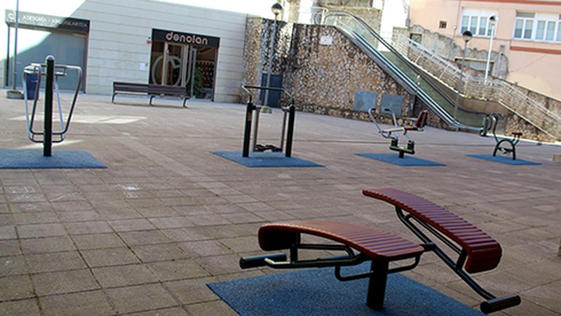 Osasuna zaintzeko aparatuak jarri ditu udalak Muzategiko parkean