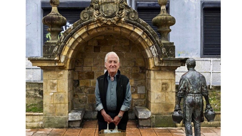 "Lurperatzen gaituen paseoari ez-Ekialdea bai" Elkarteak eman du saria