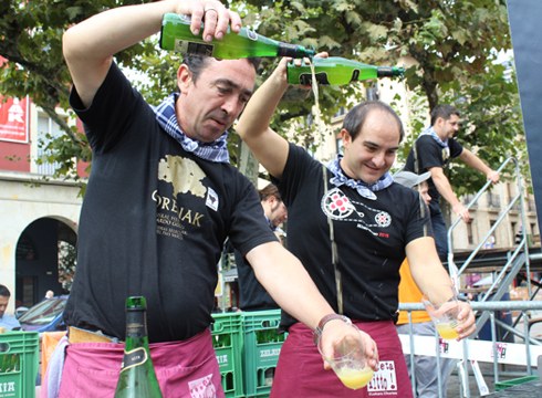 Sagardo Egunaren 24. edizioa hartuko du bihar Untzaga plazak