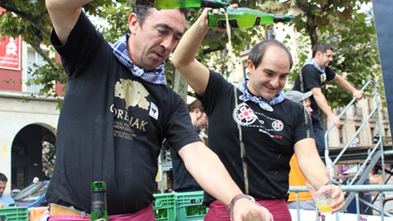 Sagardo Egunaren 24. edizioa hartuko du bihar Untzaga plazak