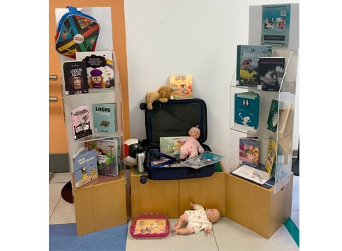 Familian euskaraz jolasteko eta irakurtzeko gida prestatu du Udal Liburutegiak