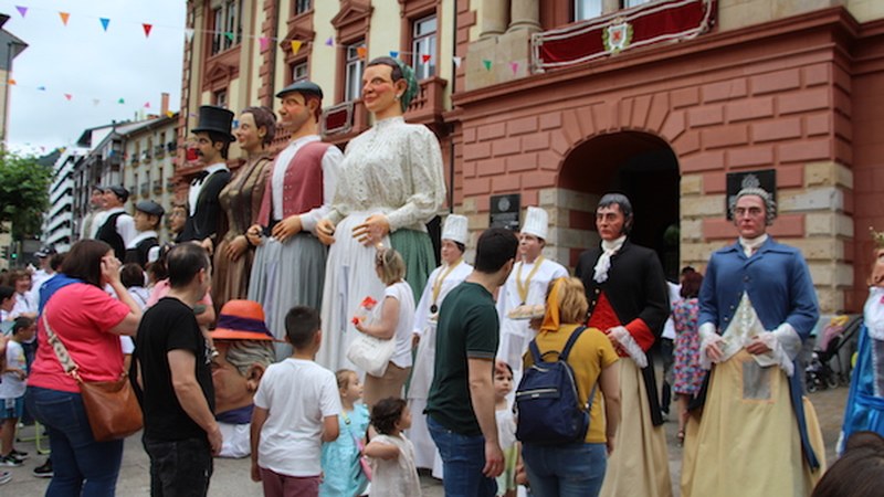 [SANJUANAK 2023] Bergarako erraldoiak eta buruhandiak