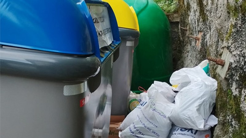 Edukiontzi berriak ezingo dira erabili abenduaren 1era arte