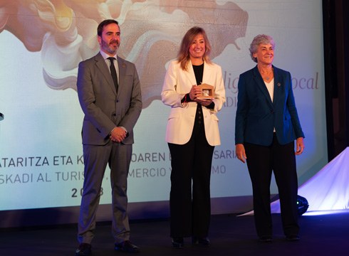 Helmet House Eibarko establezimenduak Euskadi Merkataritza Saria irabazi du