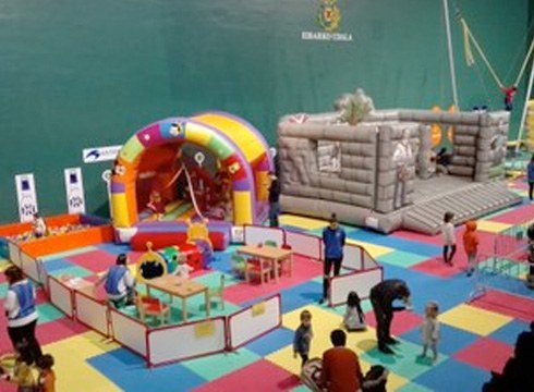 Zapatuan irekiko ditu ateak Gabonetako Haur Parkeak Astelenan