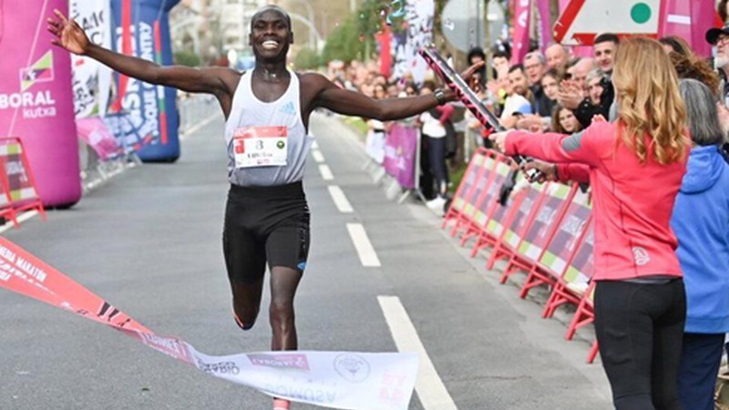 14 eibartar Azkoitia-Azpeitia maratoi erdian