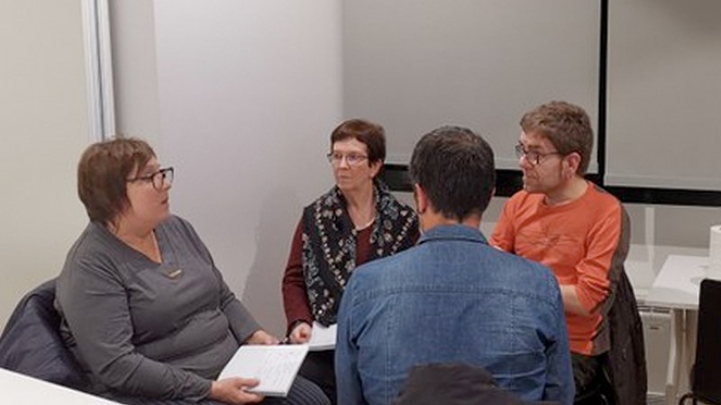 Plazak gelditzen dira ingelesa eta frantsesa praktikatzeko taldeetan