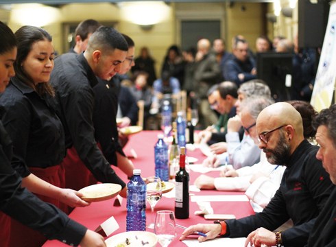 Hilaren 17rako iragarrita zegoen Bakalaos Alkortako afaria bertan behera