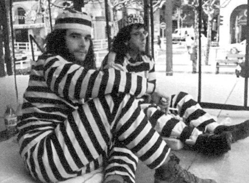 Intsumisioa eta derrigorrezko soldadutzaren aurkako borroka aztergai biharko “2 urte 4 hilabete eta egun bat” dokumentalean