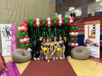 230 gimnasta inguru elkartu ziren domekan Gabonetako erakustaldian