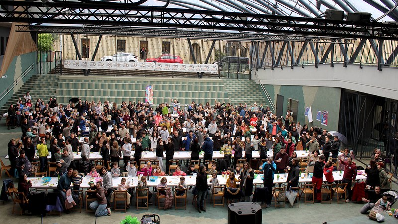 24. Korrikak kolorez bete du gaurko egun grisa