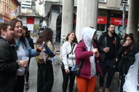 24. Korrikak kolorez bete du gaurko egun grisa