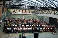 24. Korrikak kolorez bete du gaurko egun grisa