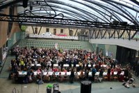 24. Korrikak kolorez bete du gaurko egun grisa