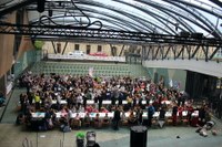 24. Korrikak kolorez bete du gaurko egun grisa