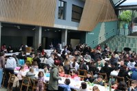 24. Korrikak kolorez bete du gaurko egun grisa