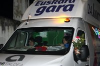 24. Korrikak kolorez bete du gaurko egun grisa