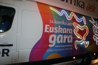 24. Korrikak kolorez bete du gaurko egun grisa