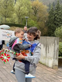 24. Korrikak kolorez bete du gaurko egun grisa