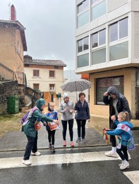 24. Korrikak kolorez bete du gaurko egun grisa