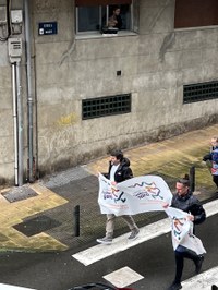 24. Korrikak kolorez bete du gaurko egun grisa