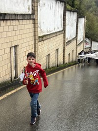 24. Korrikak kolorez bete du gaurko egun grisa