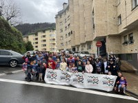 24. Korrikak kolorez bete du gaurko egun grisa