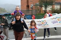 24. Korrikak kolorez bete du gaurko egun grisa