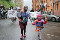 24. Korrikak kolorez bete du gaurko egun grisa