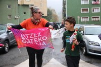 24. Korrikak kolorez bete du gaurko egun grisa