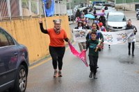 24. Korrikak kolorez bete du gaurko egun grisa