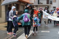 24. Korrikak kolorez bete du gaurko egun grisa