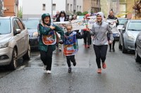 24. Korrikak kolorez bete du gaurko egun grisa