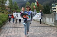 24. Korrikak kolorez bete du gaurko egun grisa