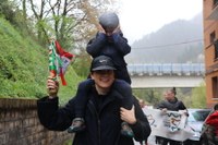 24. Korrikak kolorez bete du gaurko egun grisa