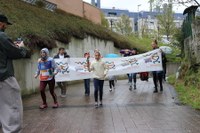 24. Korrikak kolorez bete du gaurko egun grisa