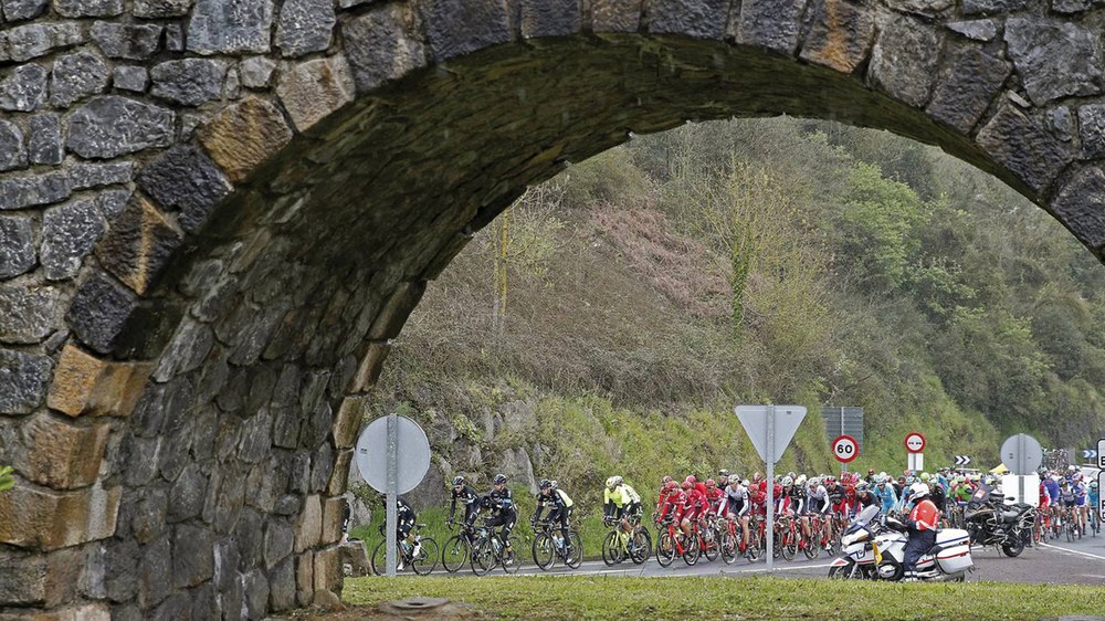 25 taldeetako 175 txirrindulari izango dira Donostiako Klasikoan