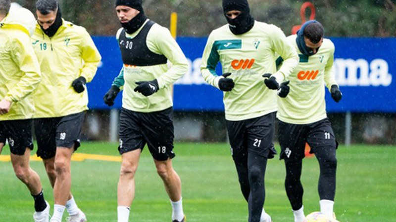 250 sarrera jarri dituzte salgai, 18 eurotan, Tenerife-Eibar ikusteko irletan