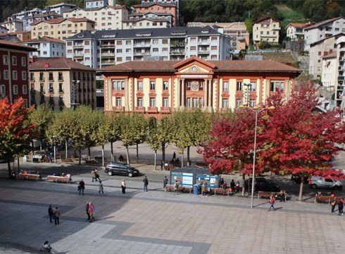 27.417 biztanle ditu Eibarrek gaur egun, iaz baino 153 gehiago