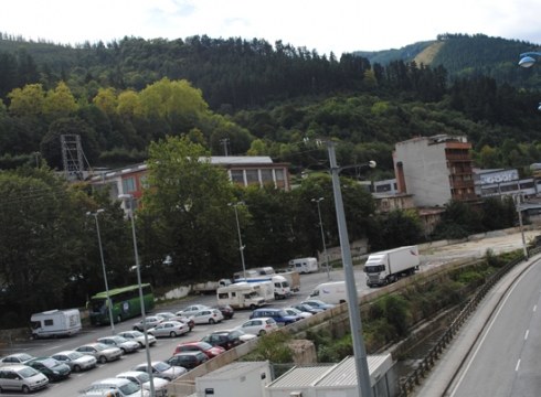 28 enpresa ospitaleko beharrak eskuratzeko lehian