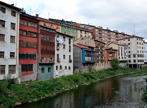 33 urteko Soraluzeko bizilagun bat atxilotu dute, 74 urteko ama hiltzea egotzita
