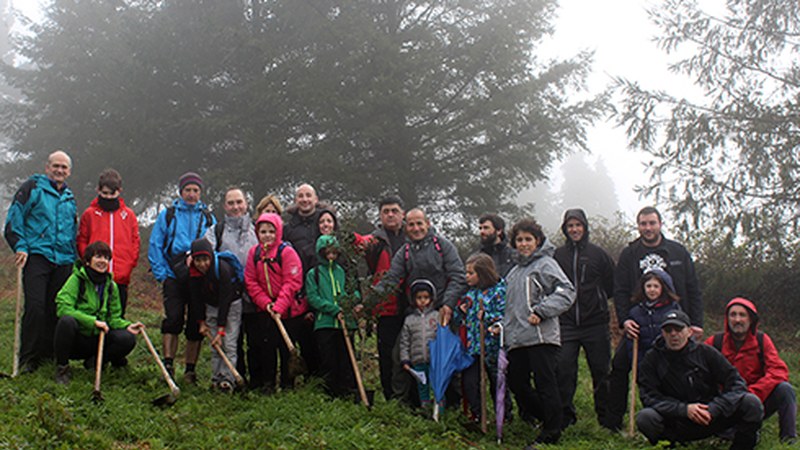 40 zuhaitz landatu zituzten atzo Usartzan, Zuhaitz Egunaren inguruko ekitaldian
